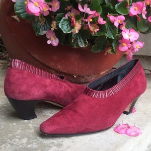 Vintage Christina Perez Italian 2” Suede Shoe sz 7